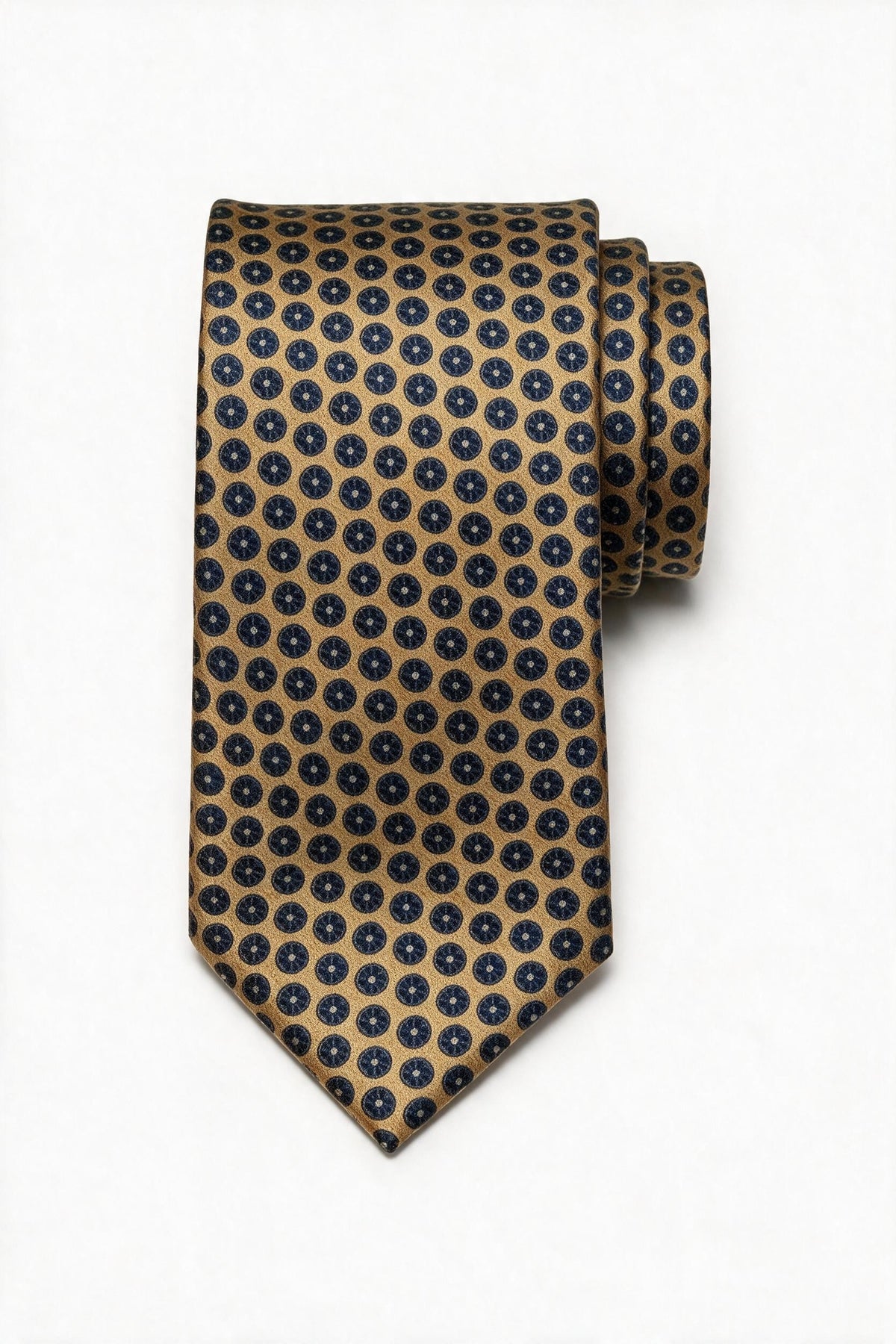 Vitarelli tie with pocket square, gold medallion